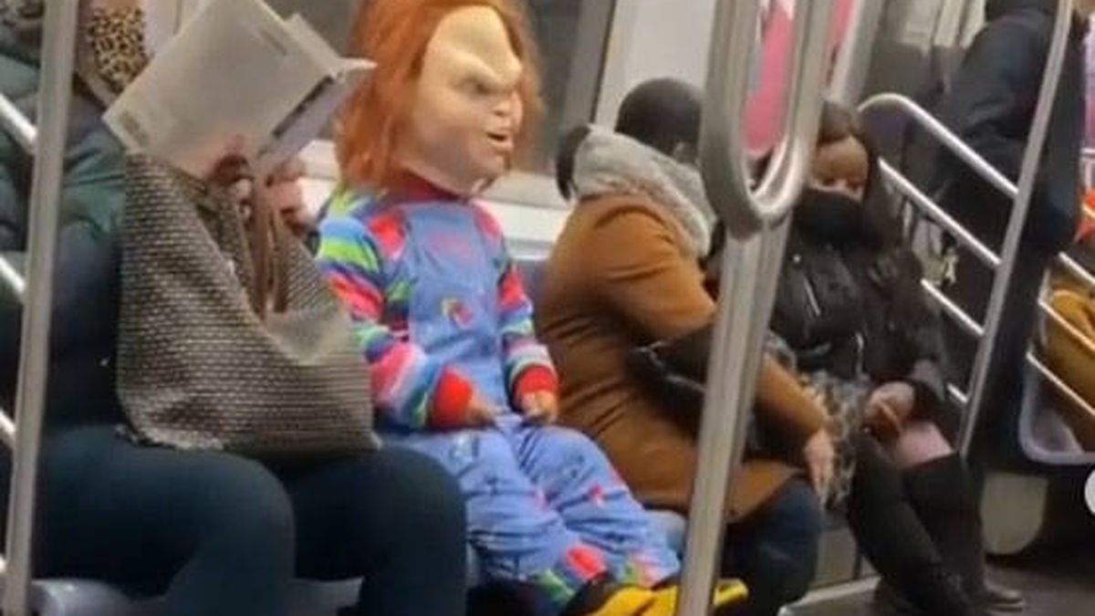 "Chucky" ataca en el metro de Nueva York a quien no lleve mascarilla