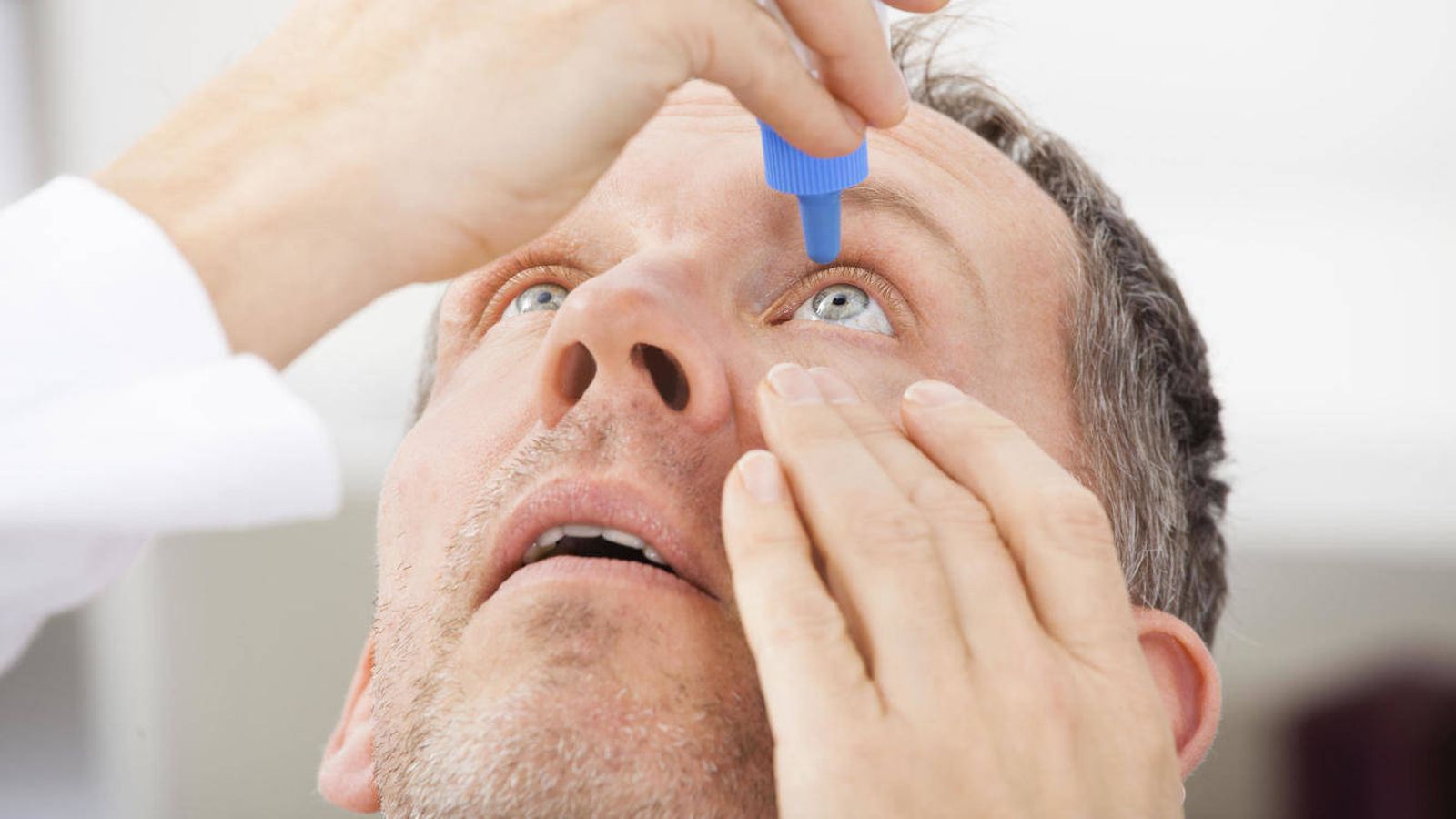 Foto: Uno de los tratamientos es administrar gotas de lágrimas artificiales. 