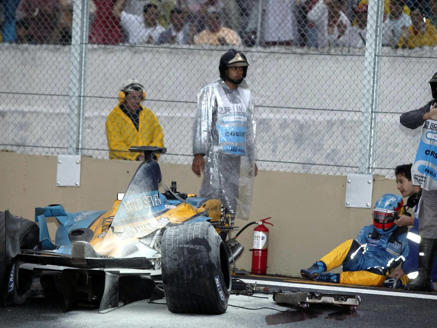 El accidente de Fernando Alonso en el Gran Premio de Brasil 2003. (Imago)