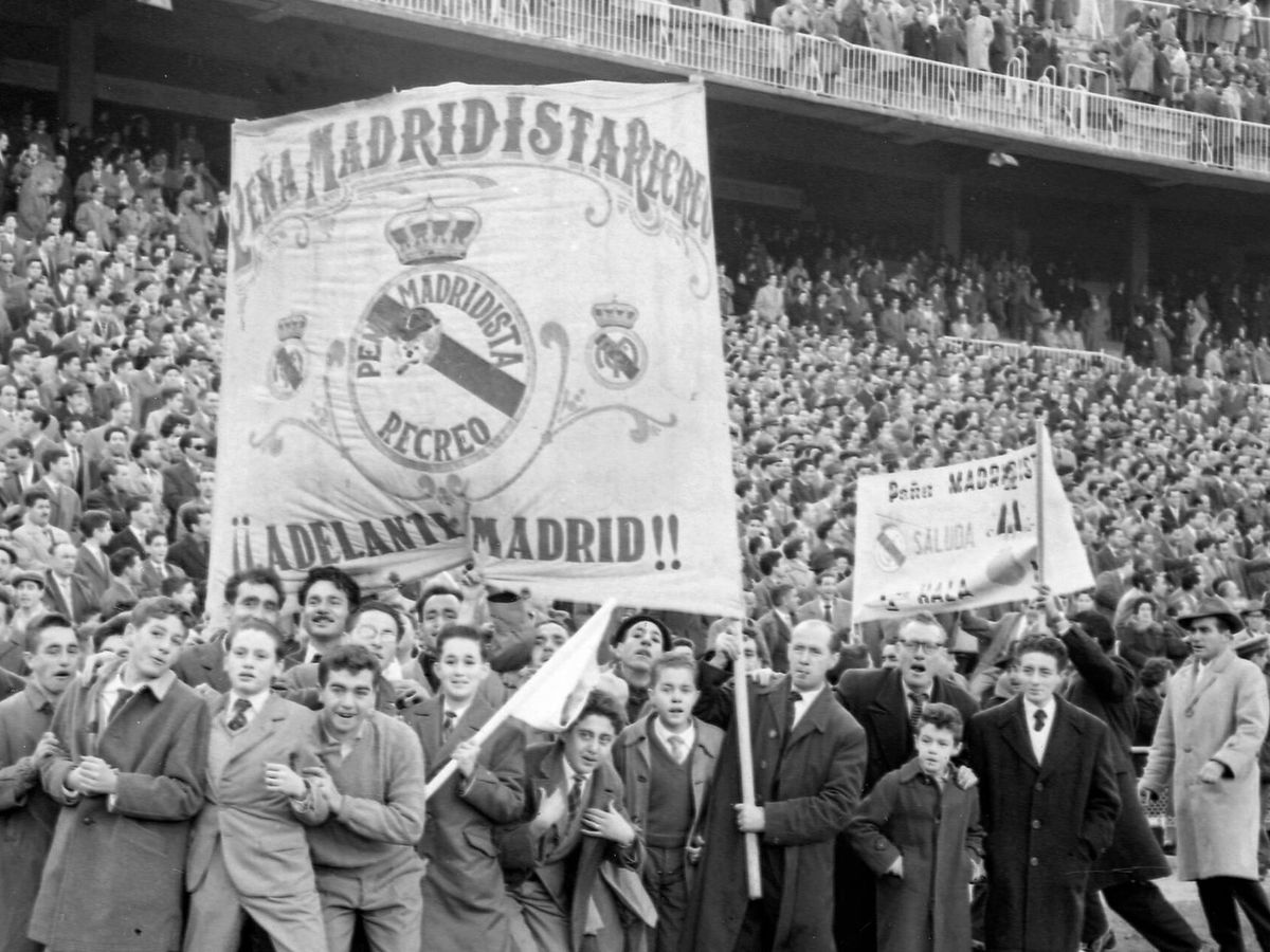Foto: Partido del Real Madrid en el Santiago Bernabéu en 1960. (Europa Press)