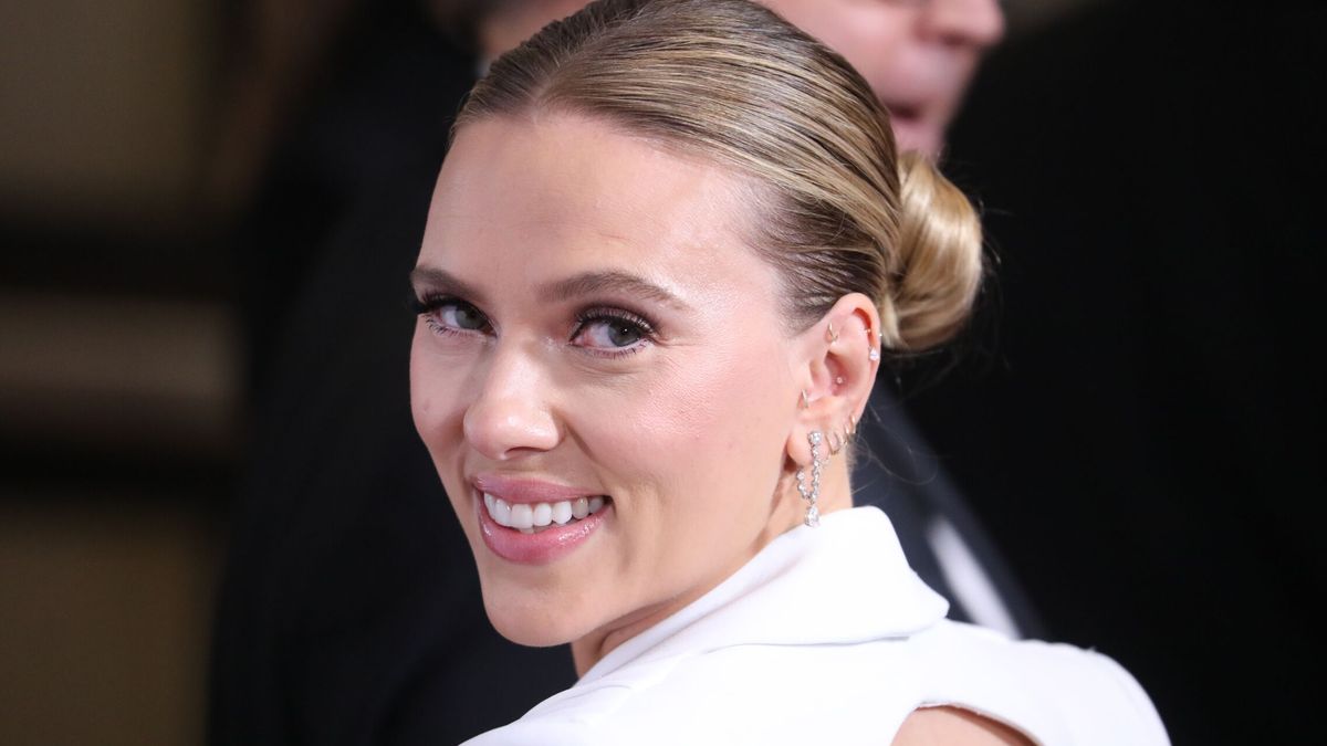 Scarlett Johansson reaparece "en una burbuja de felicidad" tras ser madre por segunda vez