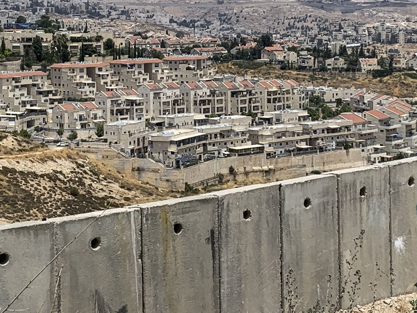 El muro de Jerusalén, la 'valla de seguridad' según lo llama Israel. (EFE/Yemeli Ortega)