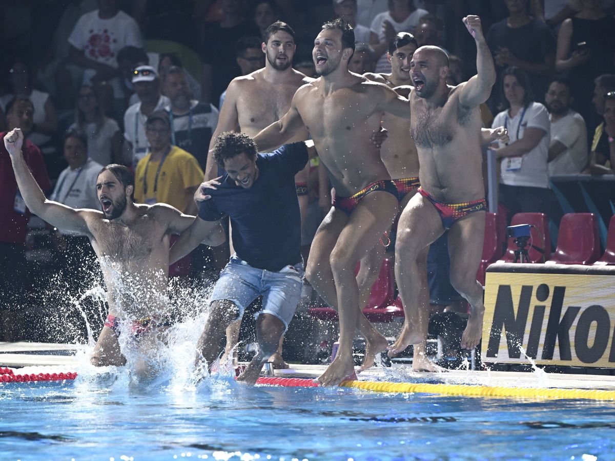 Foto: España celebra en Budapest su campeonato. (EFE/EPA/Tibor Illyes)