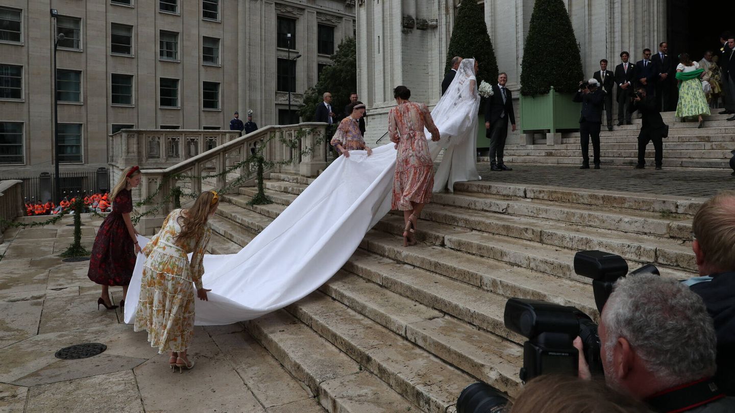 La novia, accediendo a la catedral. (Gtres)