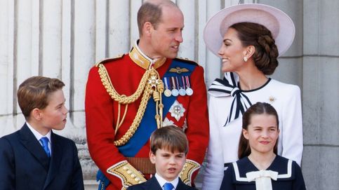 En imágenes | Kate Middleton pone brillo a un día empañado (literalmente): la mirada de Guillermo y sus gestos de cariño
