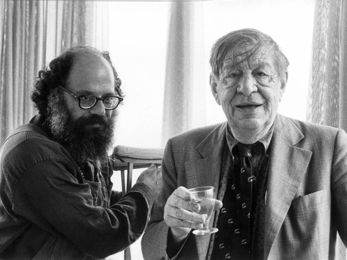 Allen Ginsberg junto al poeta y dramaturgo W H Auden. (Getty Images)