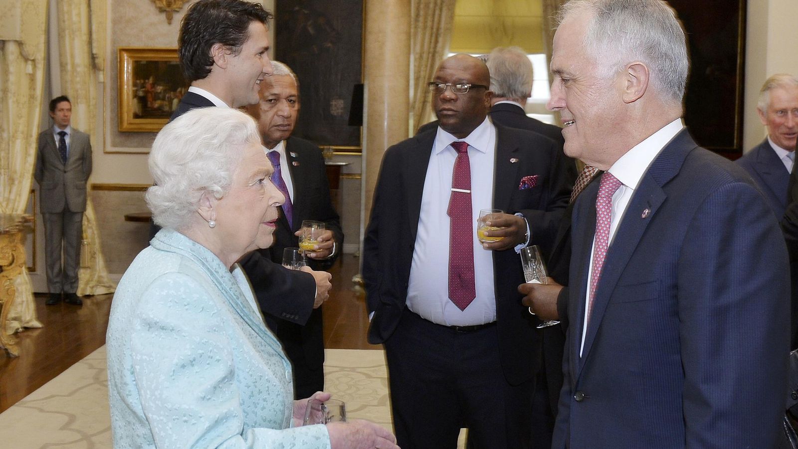 Foto: La Reina de Inglaterra, Isabel II, junto al primer ministro de Australia, Malcom Turnbull, en noviembre de 2015 (Reuters)