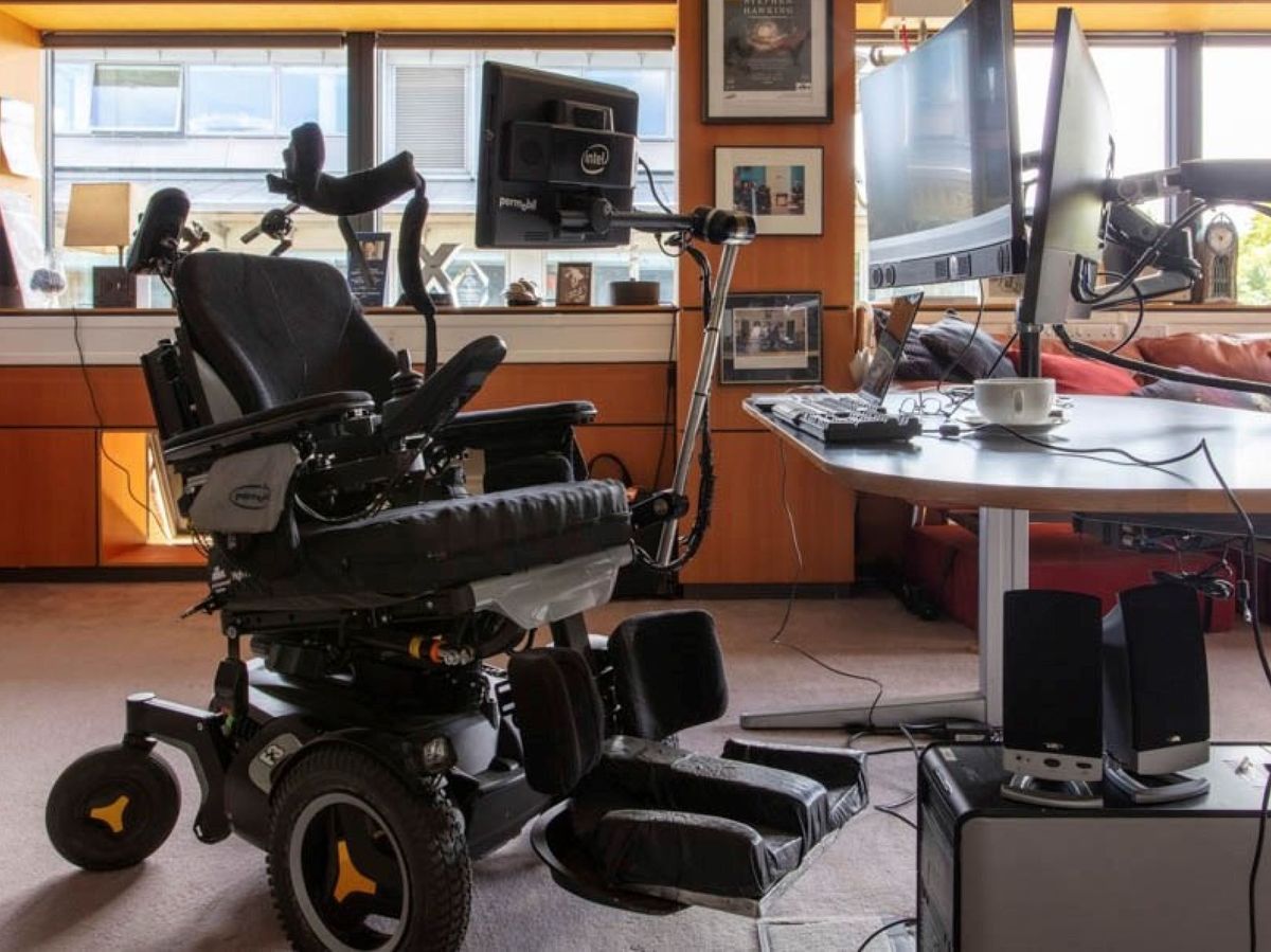 Foto: El archivo y la silla de Stephen Hawking se conservarán en museos de Londres. (EFE)
