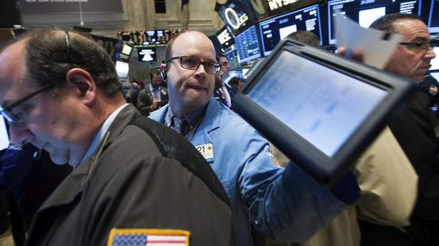 Wall Street cierra a la baja después del empacho de datos económicos