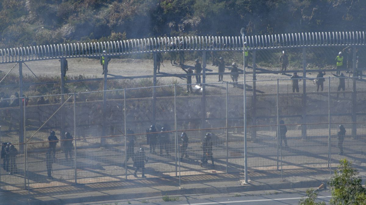 La Guardia Civil da por "controlado" el intento de salto de inmigrantes a Ceuta sin ninguna entrada
