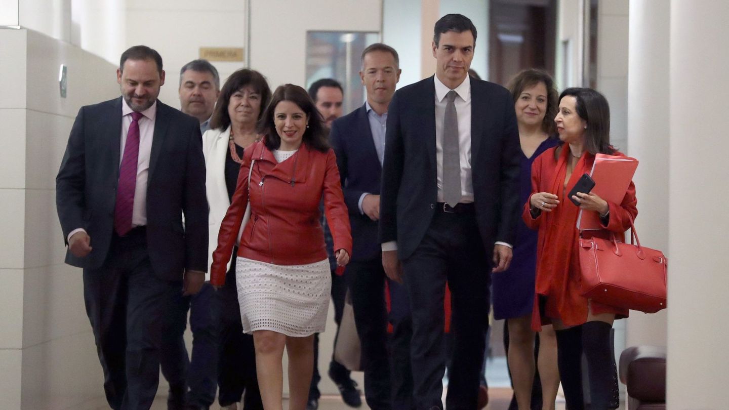 Pedro Sánchez reaparece en el Congreso para reunirse con el grupo parlamentario del PSOE. (EFE)