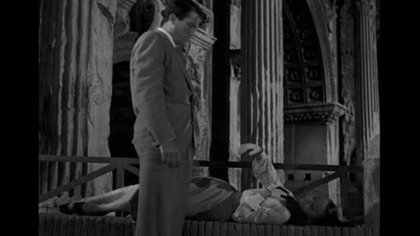 Peck y Hepburn, al lado del Foro Romano. (Paramount)