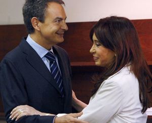 Zapatero planteará en Estoril a Cristina Kirchner la venta de YPF a la china CNPC