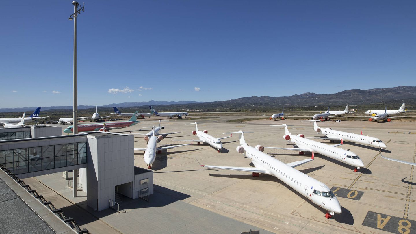 Aviones estacionados en el Aeropuerto de Castellón. 