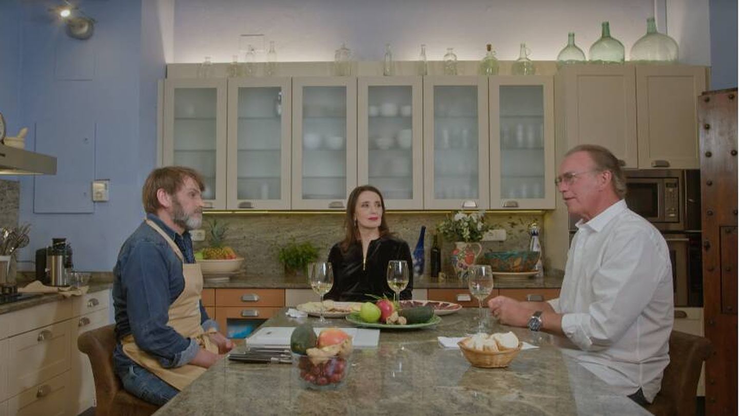 Bertín Osborne junto a Luz Casal y Fernando Tejero en Telecinco. (Mediaset)
