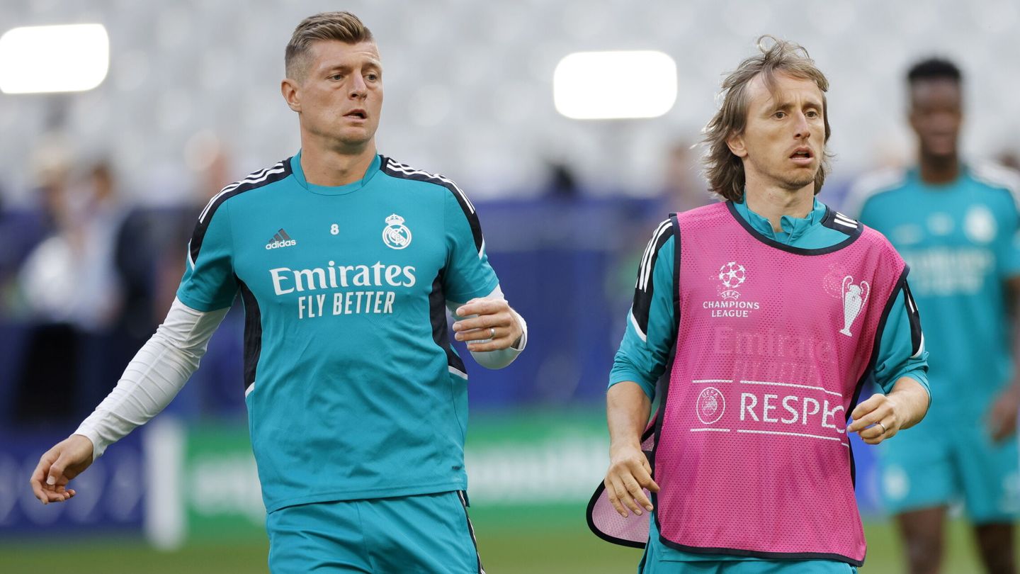 Kroos y Modric durante un entrenamiento con el Real Madrid