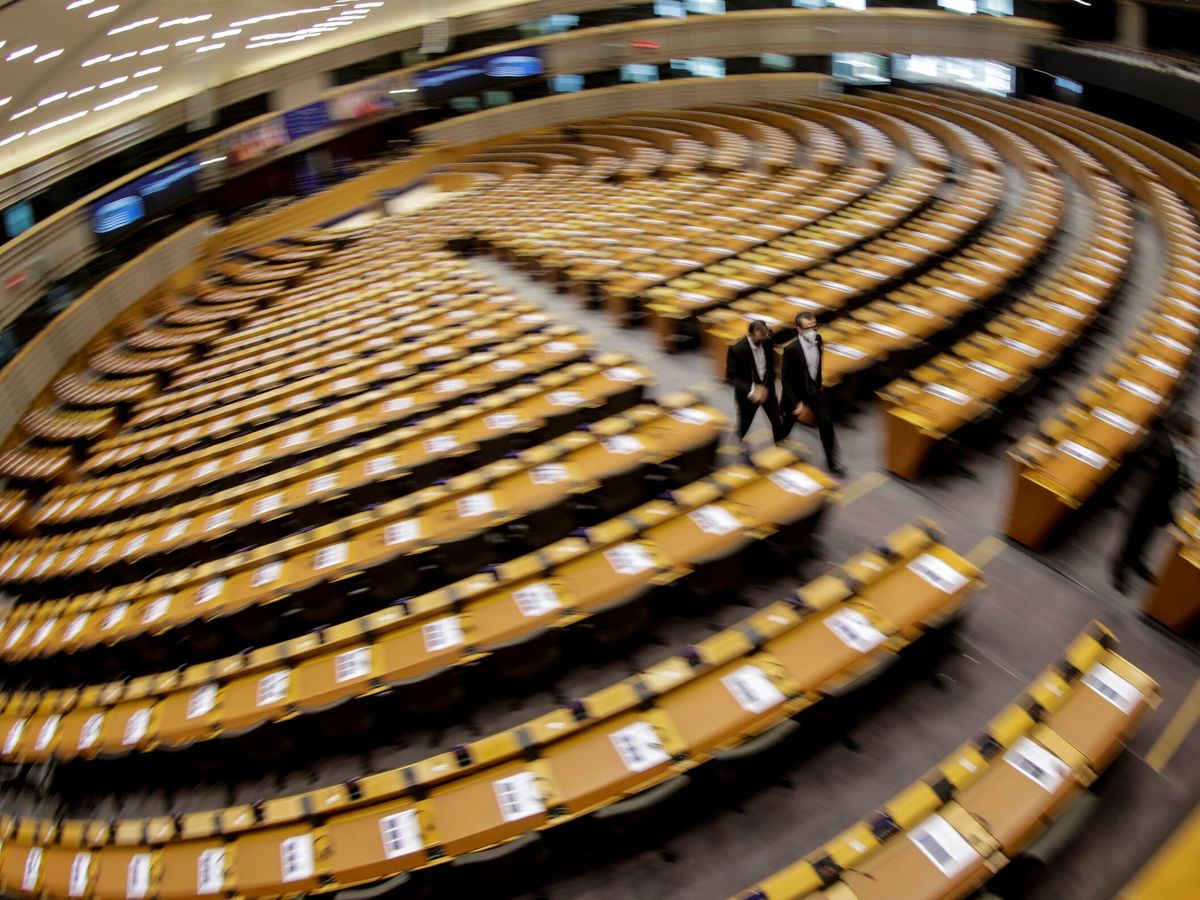 Foto: Vista del hemiciclo durante una sesión en el Parlamento Europeo. (EFE/Olivier Hoslet) 
