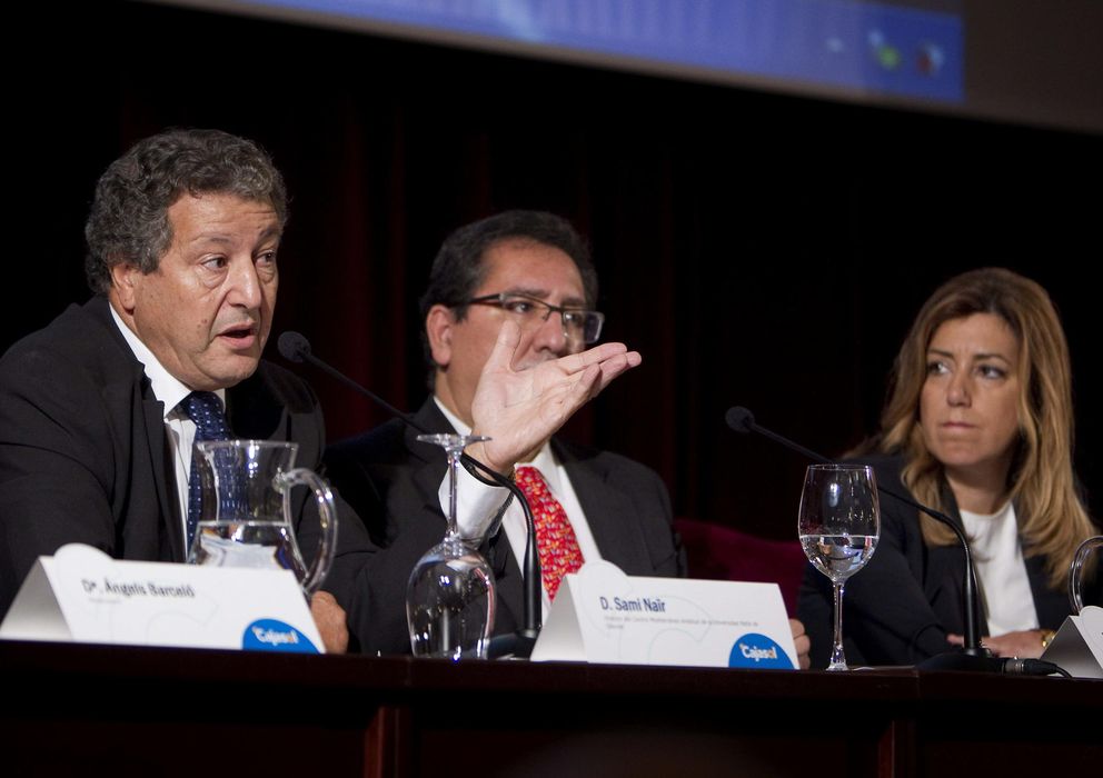 Foto: El presidente de la Fundación Cajasol, Antonio Pulido (c), y la presidenta de la Junta de Andalucía, Susana Díaz (d). (EFE)