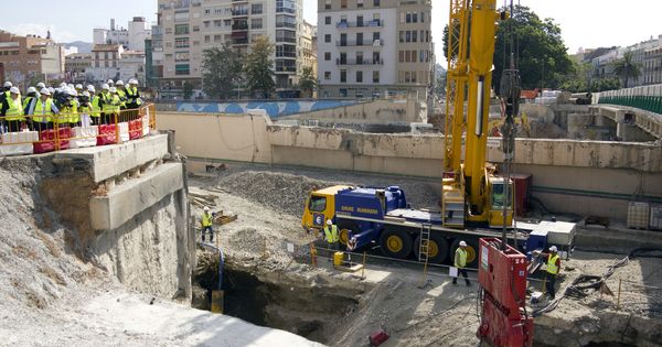 Foto: Obras del metro de Málaga, a su paso por el centro de la ciudad, en mayo de 2017. (EFE)