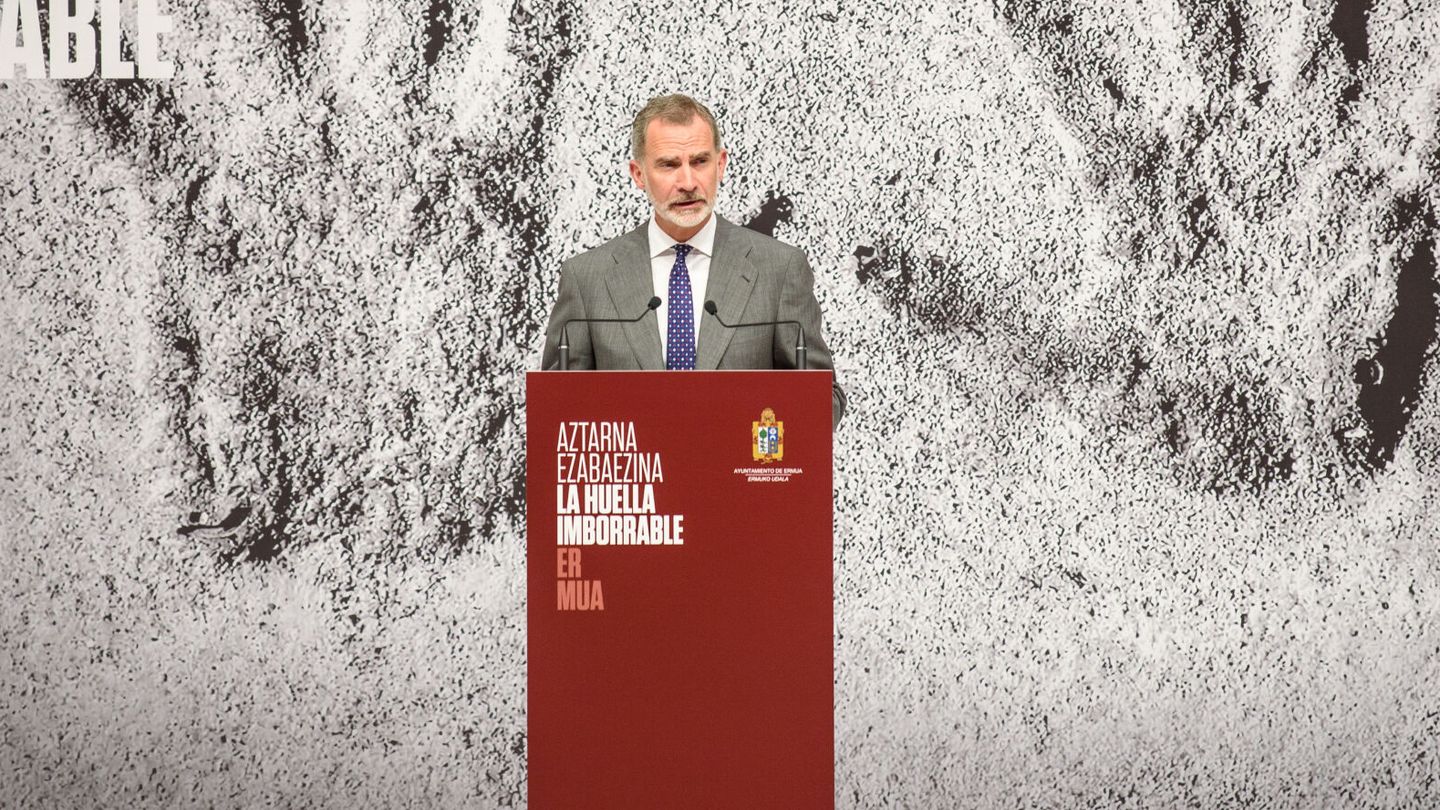 El rey Felipe VI, durante su intervención en la conmemoración del 25 aniversario del secuestro y asesinato del concejal del PP Miguel Ángel Blanco por ETA. (EFE/Javier Zorrilla)