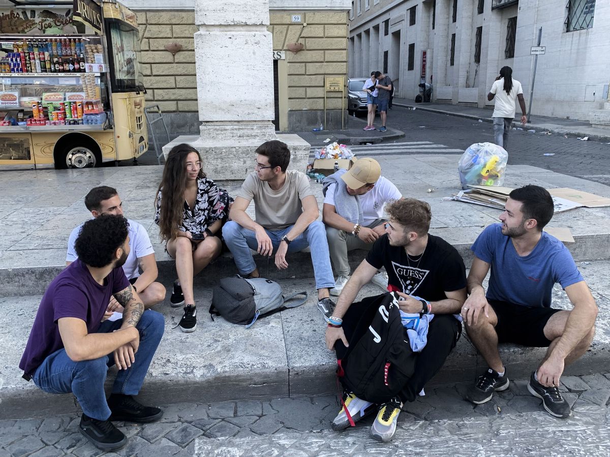 Foto: Grupo de jóvenes españoles Erasmus en Italia (EFE/Nahia Peciña)