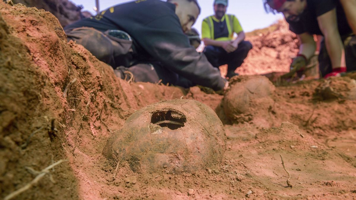 Identificados los primeros restos de víctimas en las exhumaciones del Valle de Cuelgamuros 