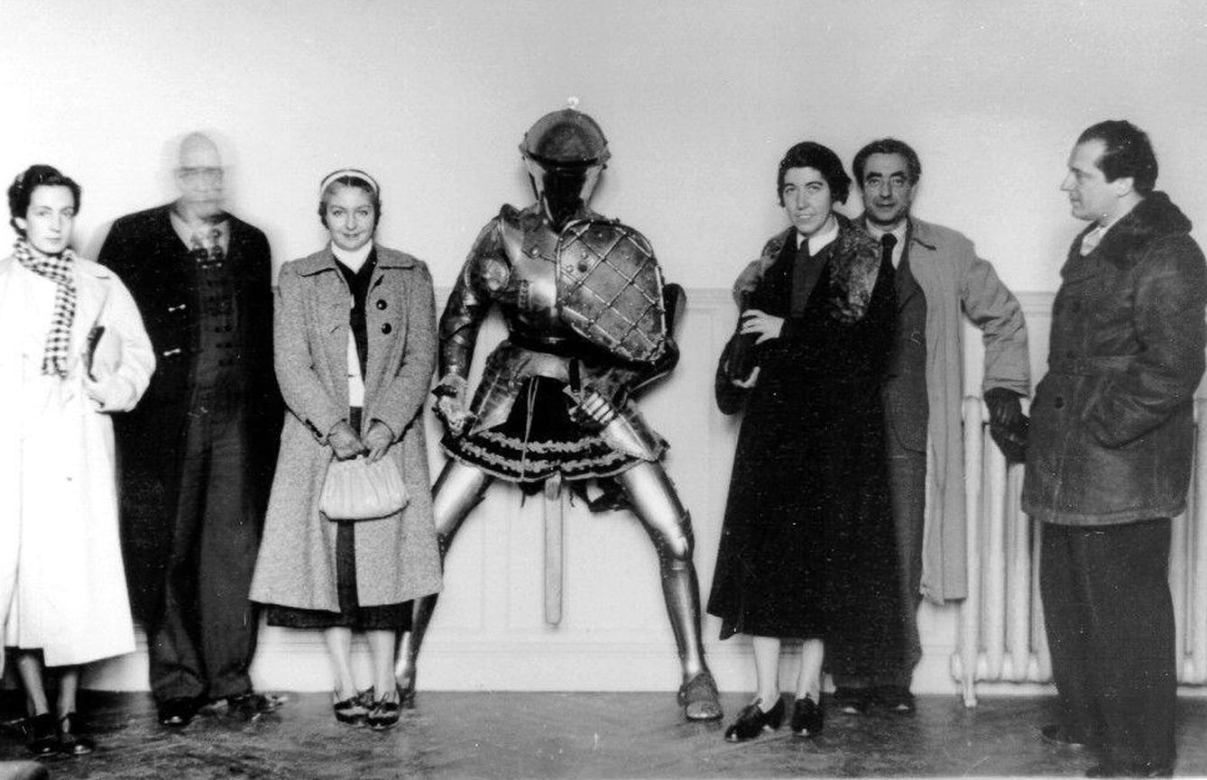Visita al Museo del Prado de Mr. Nicole, consejero federal suizo, el 21 de noviembre de 1937, junto con María Teresa León, Rafael Alberti y ÁNgel Ferrant. (MECD)
