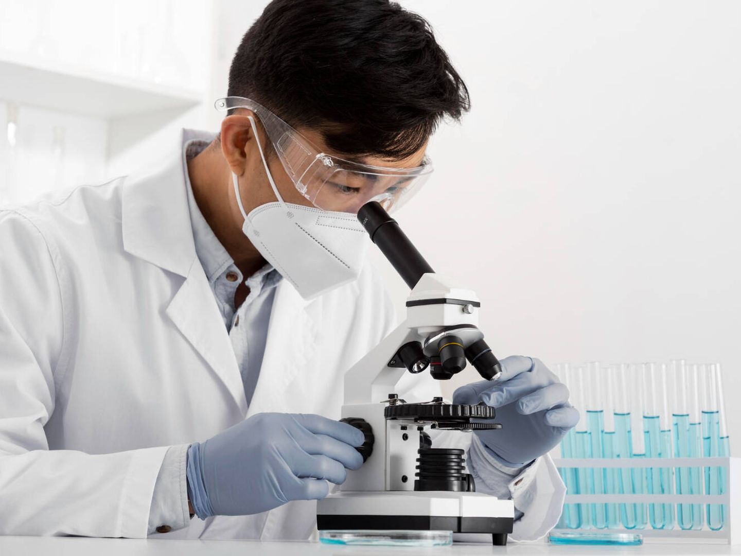 La investigación biológica básica es esencial para la mejora de la salud humana. (Freepik)