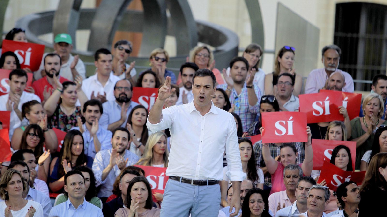 Foto: El secretario general del PSOE, Pedro Sánchez, durante un mitin en Jerez de la Frontera. (EFE)