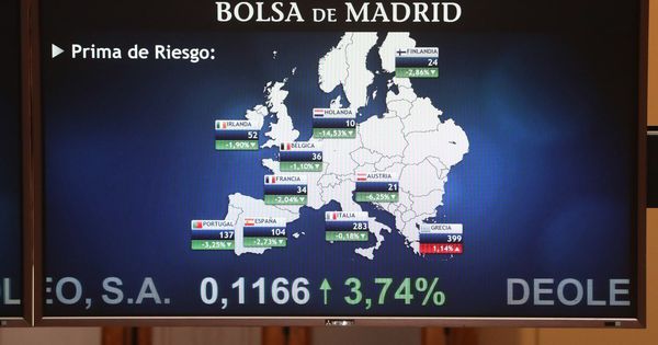 Foto: Pantalla en la Bolsa de Madrid (Efe)
