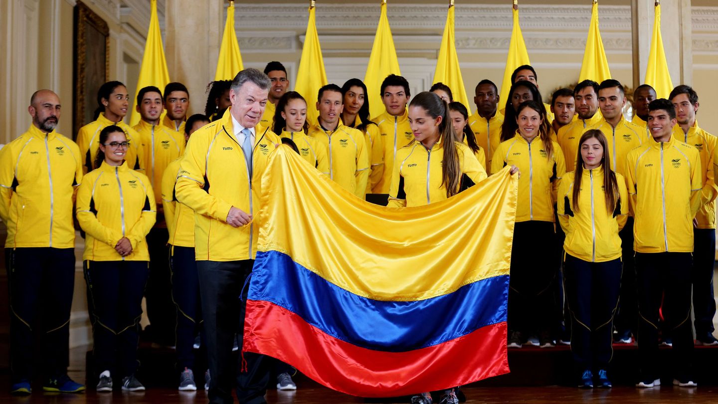 Juan Manuel Santos recibe a los deportistas colombianos que participaron en los Juegos Bolvarianos. (EFE)