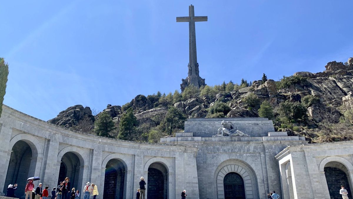 Ayuso espera un fallo del TSJM sobre el Valle de los Caídos para decidir si protege la cruz