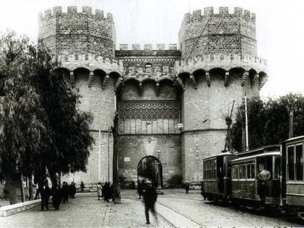Foto: Torres de Serranos, en 1927. (Estudio Sanchis)