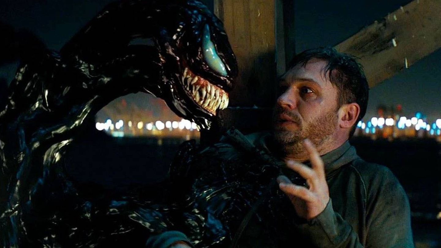 Tom Hardy y Venom, el simbionte alienígena del que es huésped. (Sony)