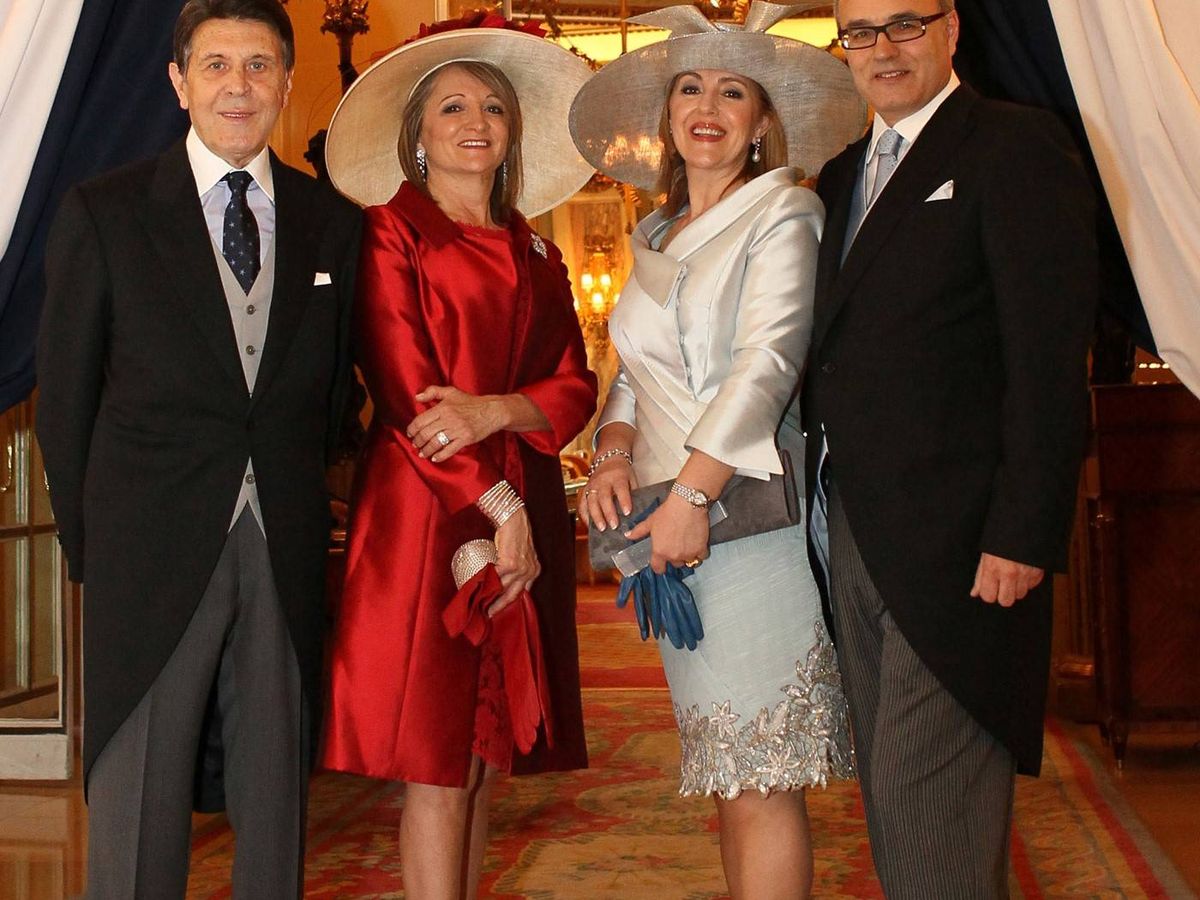 Foto: Manuel Colonques y Pedro Pesudo, con sus esposas Delfina y Ellia. (Foto: Porcelanosa)