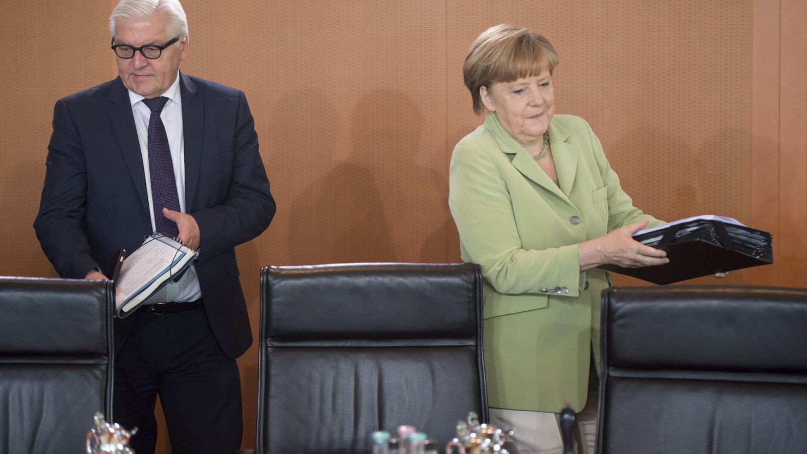 Foto: La canciller alemana, Angela Merkel (dcha), y su ministro de Exteriores, Frank-Walter Steinmeier. (EFE)