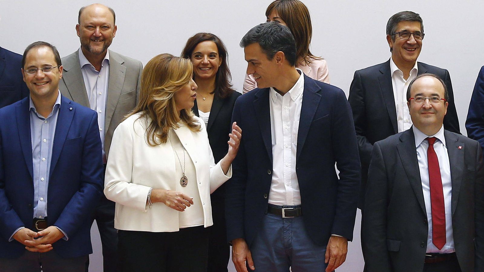 Foto: Los barones del PSOE reunidos antes de una rueda de prensa. (EFE)
