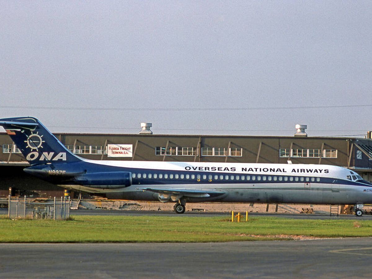 Foto: Douglas DC-9-33CF N937F de Overseas National Airways en el Aeropuerto de Miami en 1976. (Wikimedia Commons)