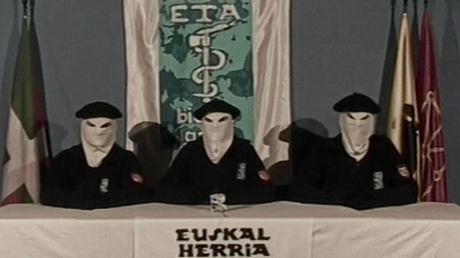 Foto: Miembros de ETA durante un comunicado.