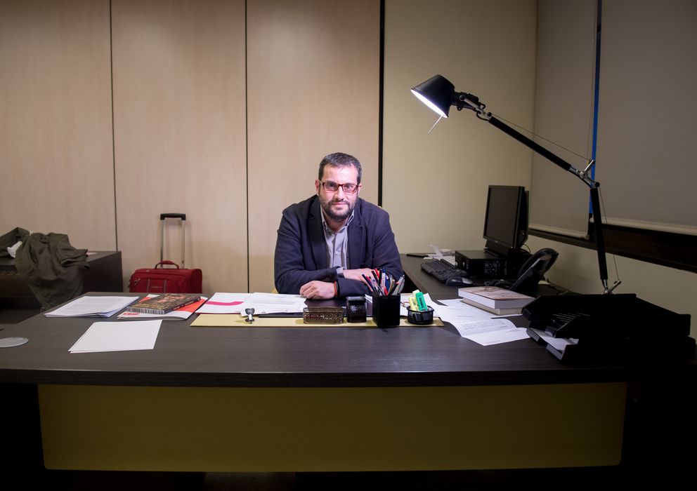 Foto: Ibán García del Blanco, secretario de Cultura y Deportes del PSOE, en su despacho de Ferraz. (DANIEL MUÑOZ)