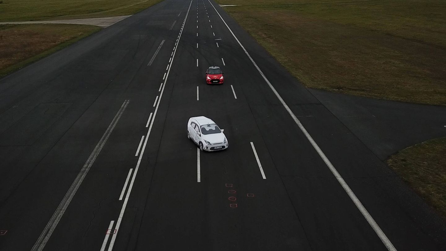 Euro NCAP somete a los coches con asistente de autopista a diferentes situaciones de riesgo y analiza la respuesta.
