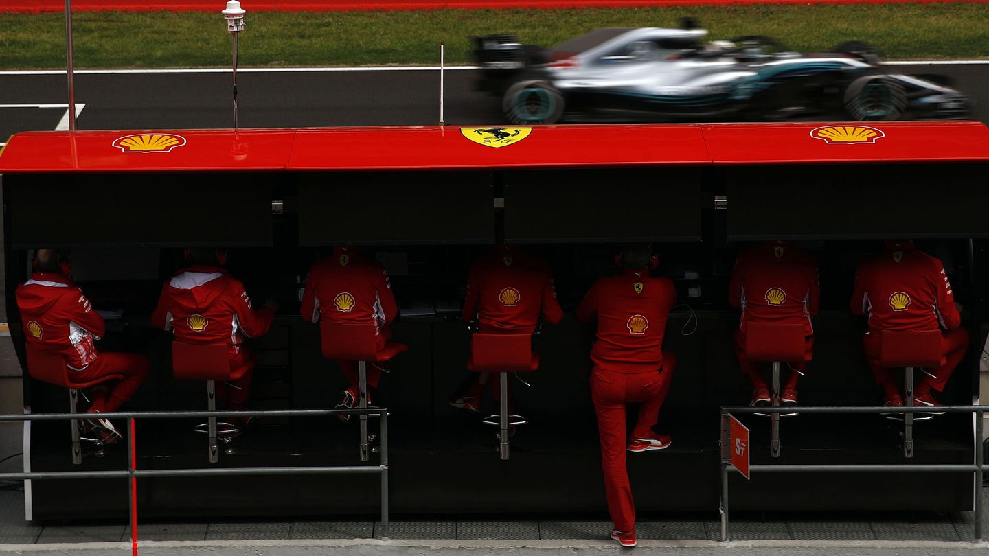 El cambio de neumáticos de Pirelli en Montmeló perjudicó a Ferrari y benefició a Mercedes. (EFE)