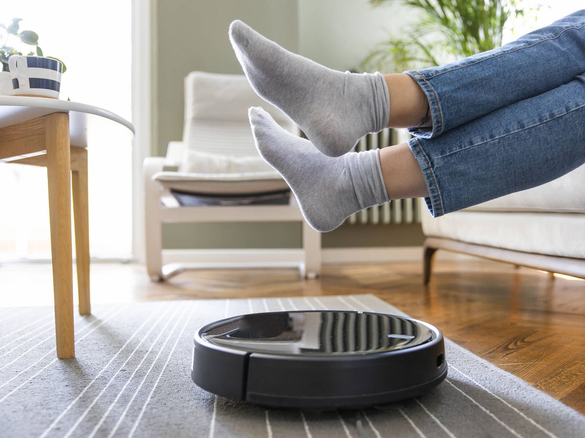 Photo: A robot vacuum cleaner cleans a living room. (iStock)