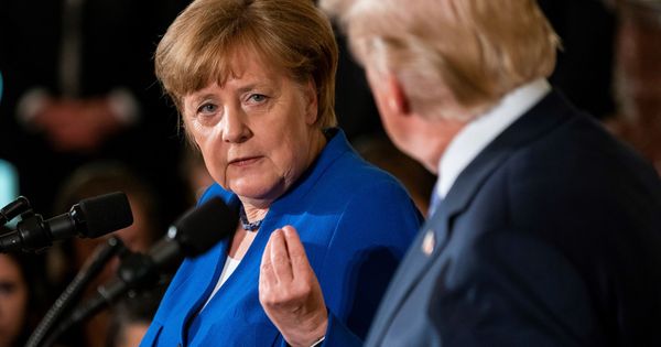 Foto: El presidente estadounidense, Donald J. Trump (dcha), y la canciller alemana, Angela Merkel (izda), el pasado 27 de abril en Washington. (EFE)