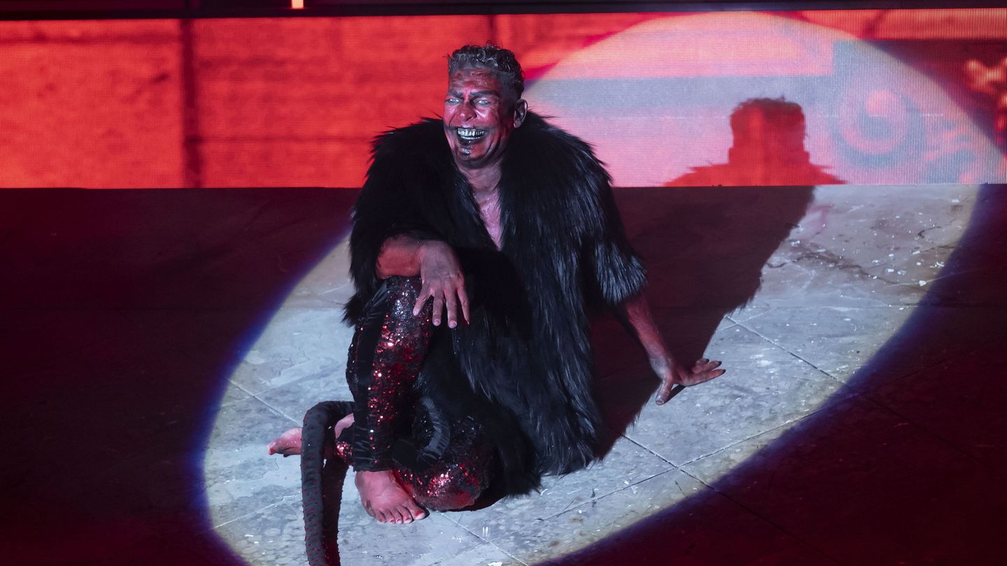 Gregor Bloeb como el demonio en 'Jerdermann', de Hugo von Hofmannsthal. (Efe)