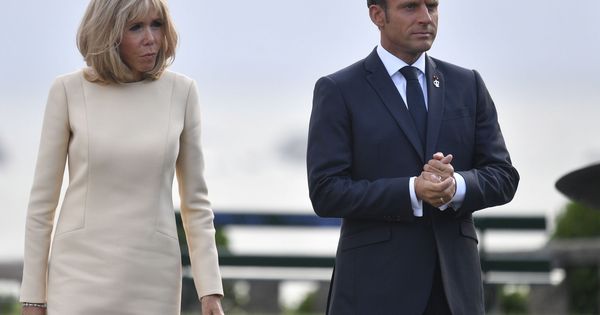 Foto: Macron y su mujer durante el recibimiento oficial en la cumbre del G7. (Reuters)