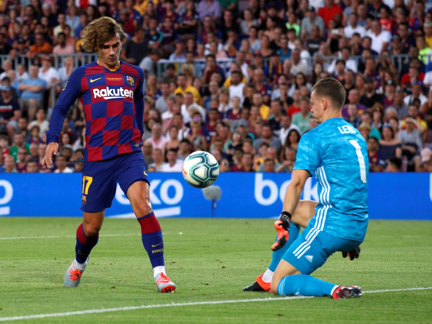 Antoine Griezmann se estrenó en el Camp Nou en el partido contra el Arsenal. (Reuters)