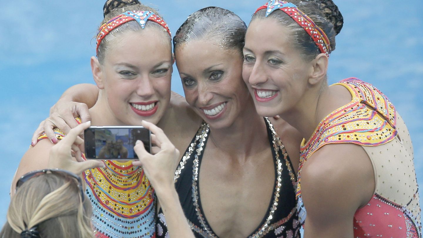 Gemnma Mengual, con otras nadadoras en los Juegos Olímpicos Río 2016. (EFE)