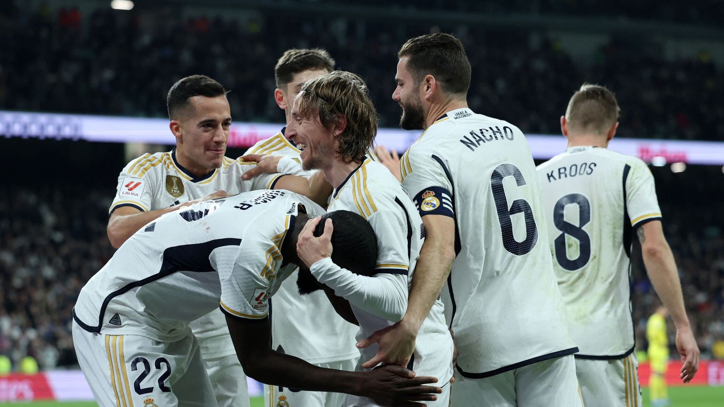 Modric y sus compañeros celebran el cuarto gol. (Reuters/Isabel Infantes)