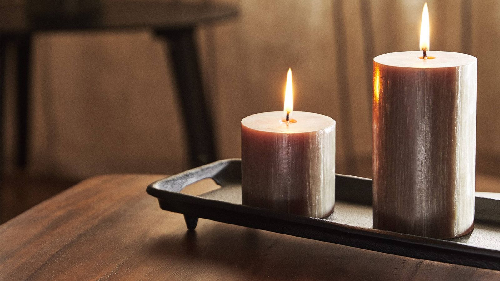 Las velas aromáticas románticas crean un ambiente acogedor y reconfortante  similar al de un spa.